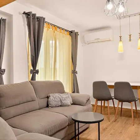 2br Maisonette In The Center Апартаменты *