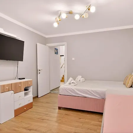 Апартаменты 2br Maisonette In The Center