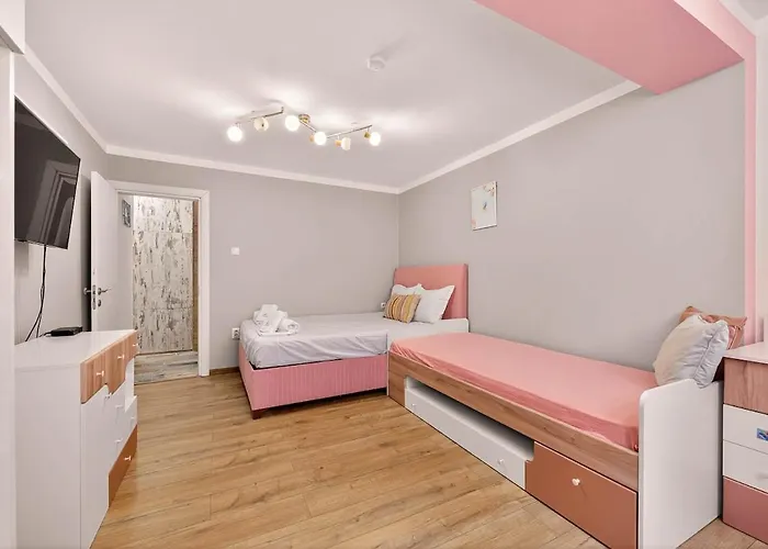 2br Maisonette In The Center *